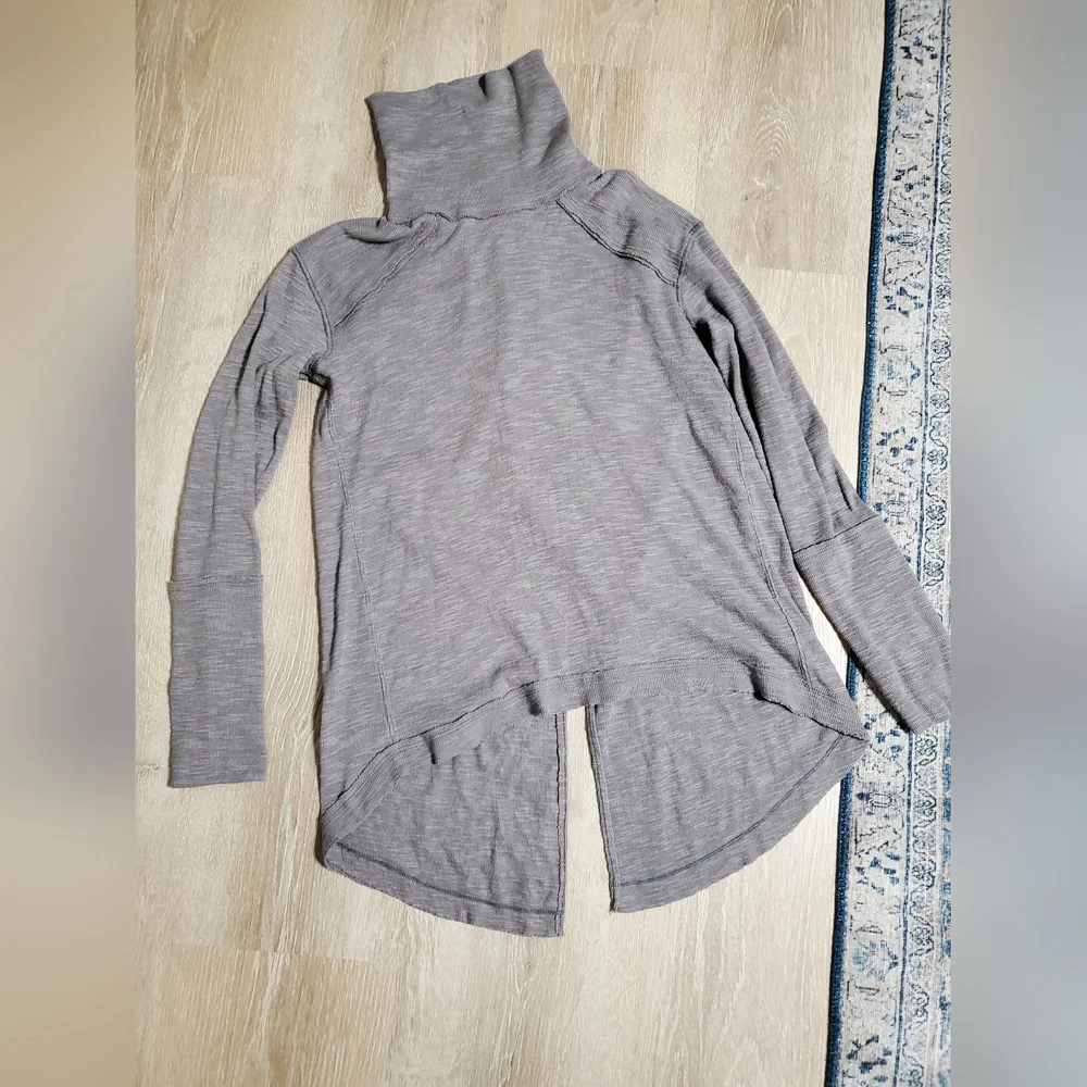 We The FREE PEOPLE Medium Oversized Mock Neck Ribbed Sweater Open Back Detail